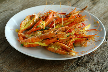 Grilled shrimp with cheese