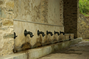 Corse, fontaine couverte dans la Castagniccia