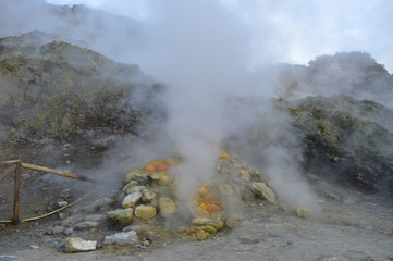 Grande fumerolle de la solfatare de pouzzoles