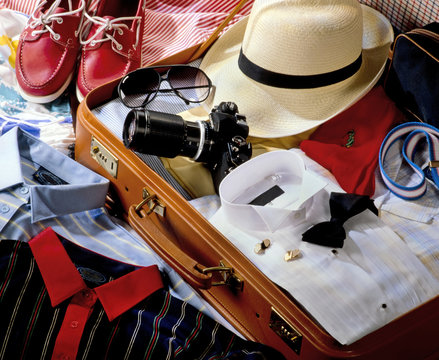 PACKING A SUITCASE