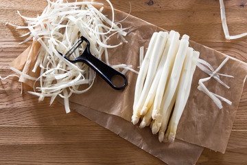Weisser Spargel geschält 