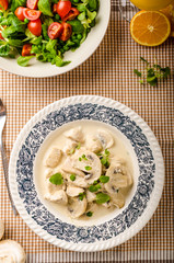 Chicken with mushrooms and cream sauce