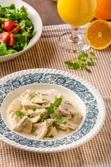 Chicken with mushrooms and cream sauce