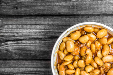 Baked beans in tomato sauce