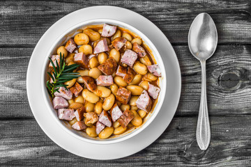 Baked beans with sausage in tomato sauce