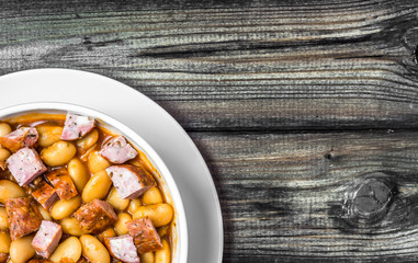 Baked beans with sausage in tomato sauce