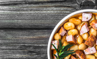 Baked beans with sausage in tomato sauce