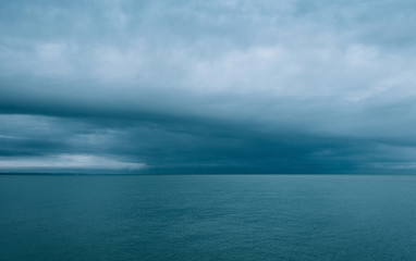 Fototapeta na wymiar Cloudy and minimalist seascape