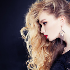 Obraz premium Female Profile. Beautiful Woman with Long Wavy Blonde Hair on Da