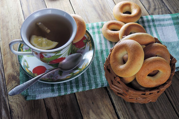 Lemon tea and bagels