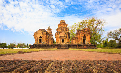 Sikhoraphum Castle