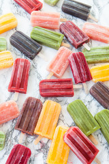 Hausgemachte Eis am Stiel
