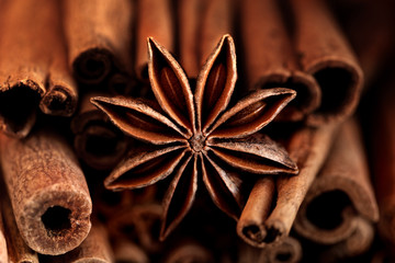 Obraz na płótnie Canvas Cinnamon sticks and star anise on a wooden table 