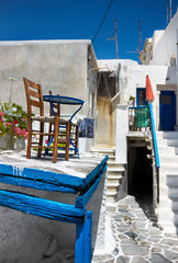 Naxos Gasse mit Stuhl