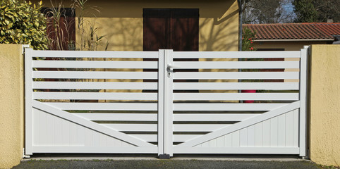 Portail en PVC d'une maison