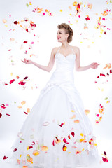 Obraz na płótnie Canvas young beautiful bride in wedding dress