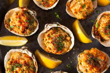 Papier Peint photo Lavable Crustacés Homemade Baked Clams with Lemon