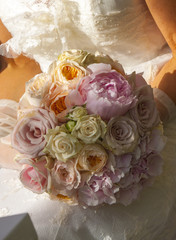 Mazzo di fiori per la sposa,bouquet di rose per matrimonio.