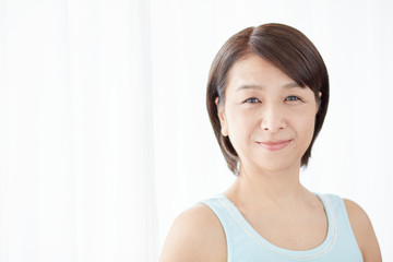 肌の綺麗なミドル女性