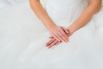 Fototapeta na wymiar bride's hands