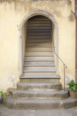 Fototapeta na wymiar Toscana,una scala interna di un palazzo.