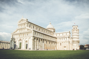 Katedra i krzywa wieża w Pizie w Włoszech