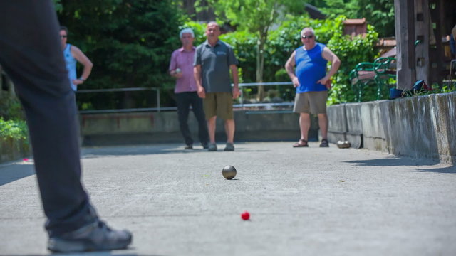 The social  outside game