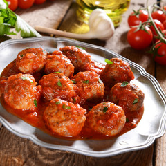 Meat balls in tomato sauce