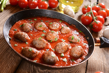 Meat balls in tomato sauce