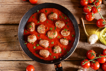 Meat balls in tomato sauce