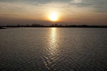 Jezioro, odbicie słońca