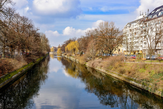 Frühlingserwachen am Berliner Landwehrkanal (von der Hobrechtsbrücke Richtung Westen)