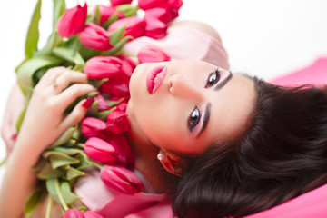 Obraz na płótnie Canvas woman with tulip bouquet