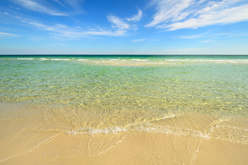 Fototapeta na wymiar Paradise beach with clear water