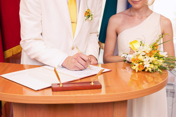 Obraz na płótnie Canvas groom puts a list in the document