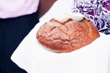 wedding loaf in mother's hands