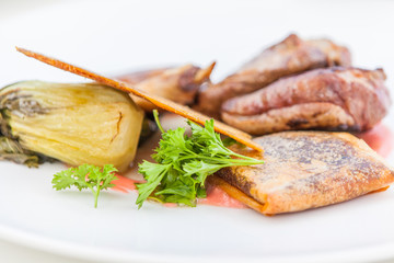  filets de pigeons rôtis à la feuille de brick 