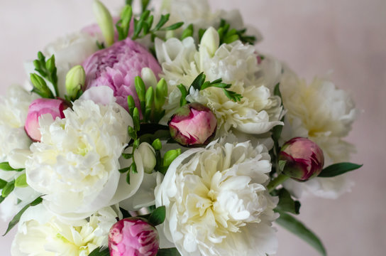 Fototapeta Bride bouquet of wedding flowers white and pink peony