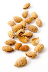 Geröstete Mandeln mit Schale