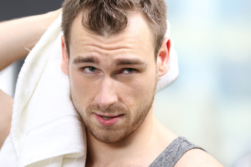 Obraz premium Young handsome man with a towel