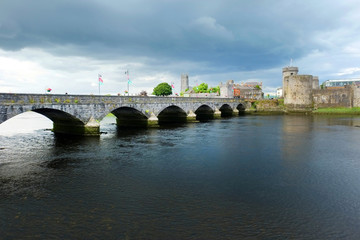 THOMOND BRIDGE OVER SHANNON RIVER,LIMERICK,IRELAND