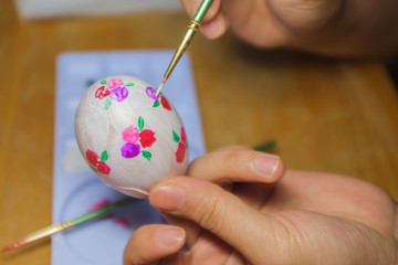 Drawing on the egg preparation for Easter..