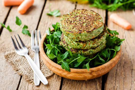 veggie burger with spinach and vegetables