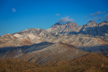 Naklejka premium Snow covered peaks outside Phoenix, Arizona