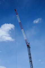 クレーンと青空