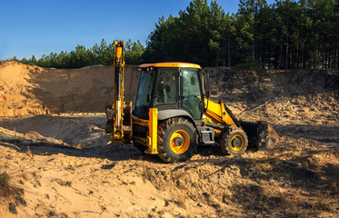 excavator illegally produces sand, destroying the forest landsca