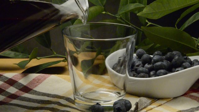 عنبية Vaccinium Mirtillo Ar&aacute;ndanos azules Вакциниум Brusnice Bl&aring;b&auml;rssl&auml;ktet  越橘屬 Cranberry Հապալասենի succo Blueberry אוכמנית  Bilberry juice jugo スノキ属