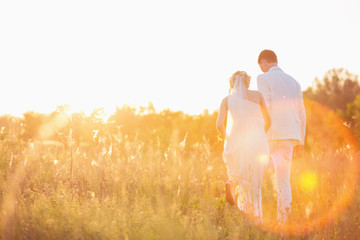 groom and the bride go in a decline