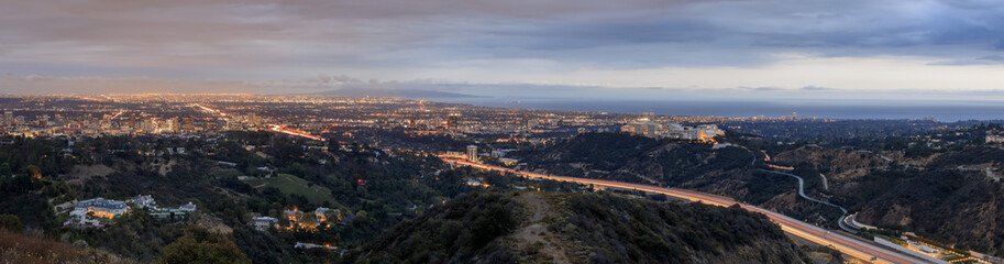 Fototapeta premium Night cityscape at Getty View Park