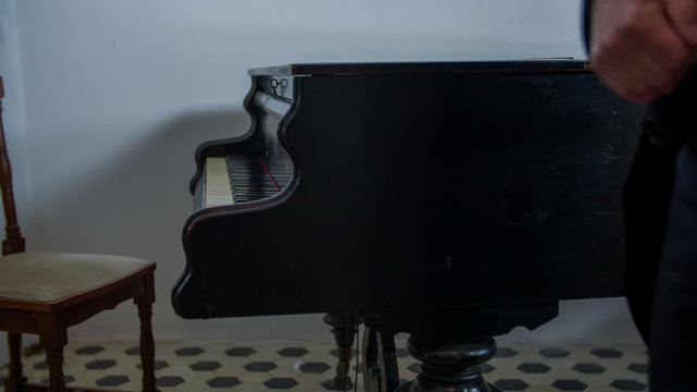 Composer comes to play piano 
